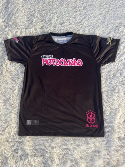Camisa Feminina preta com rosa Baby look